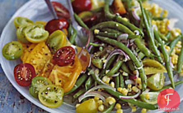 Insalata di fagiolini, mais e pomodori