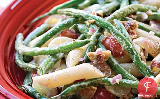 Fagioli verdi, uva e pasta Toss