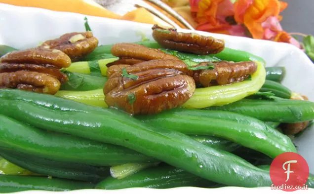 Fagiolini vegani del ringraziamento e noci pecan glassate