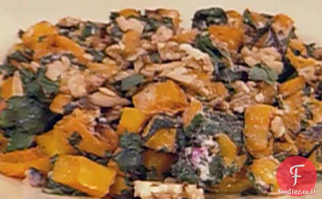 Zucca al forno con verdure di barbabietola, formaggio di capra, noci tostate e menta