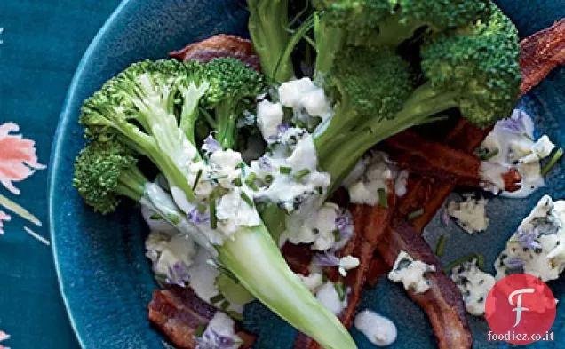 Broccoli con pancetta, formaggio blu e salsa Ranch