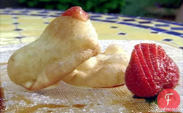 Sopaipillas e composta di frutta sherried su crema pasticcera al miele con glassa Vinagres De Yema Gran Reserva