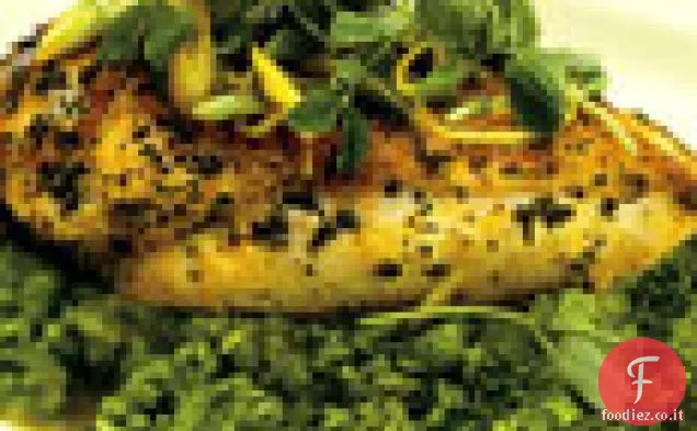 Petti di pollo allo zafferano con purea di piselli inglesi, germogli di piselli e menta