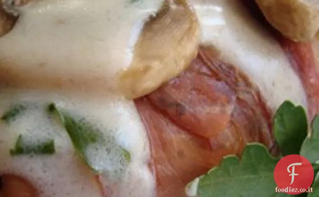 Pollo con Funghi, Prosciutto e salsa di panna
