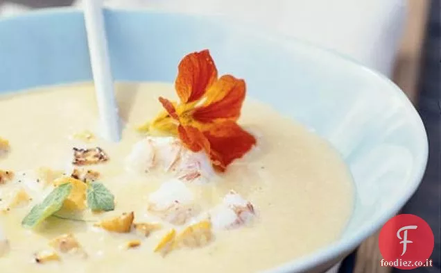 Zucca gialla e zuppa di piselli con gamberetti