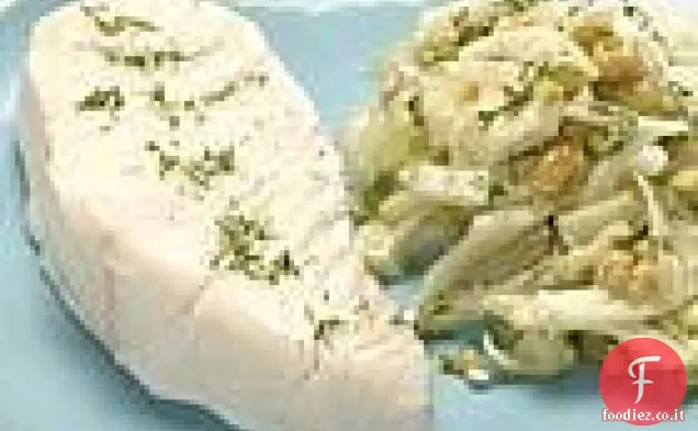 Halibut in camicia fredda con insalata di finocchio e olive