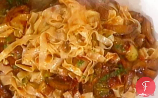 Tagliatelle con Funghi e Prosciutto: Tagliatelle a nastro con Funghi e Prosciuttoftovers: Pattone: Tagliatelle fritte