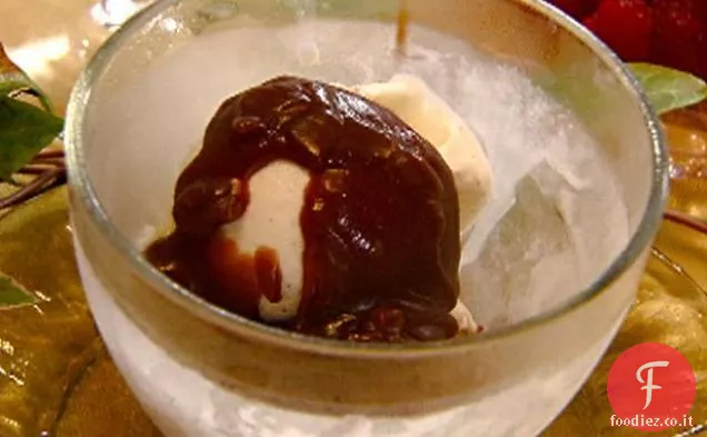 Salsa Balsamico-Caramello su gelato alla vaniglia