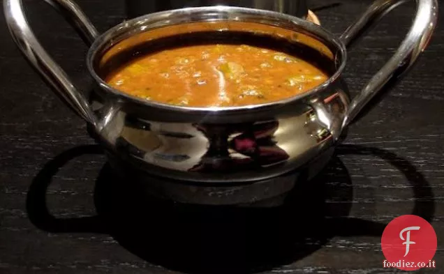 Sambar-Uno stufato di lenticchie tamarindo dell'India meridionale