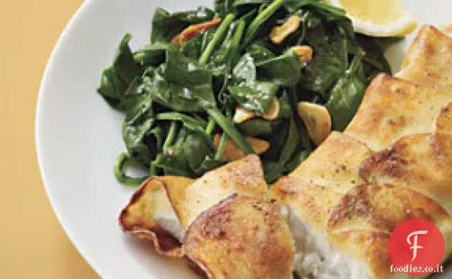 Halibut avvolto in patate con spinaci saltati