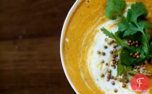 Zuppa di lenticchie al curry con latte di cocco
