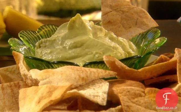 Salsa di formaggio di capra avocado con patatine pita integrali