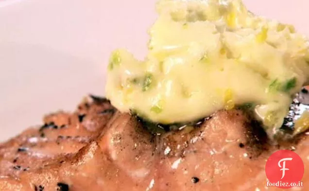 Salmone alla griglia con burro di agrumi