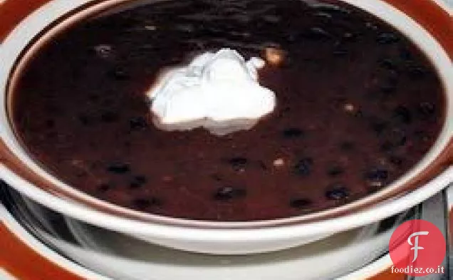 Facile zuppa di fagioli neri