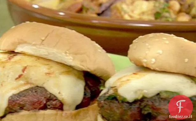 Green Chile Burger con insalata croccante di avocado