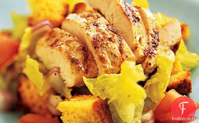 Insalata di pollo e pane di mais con lime