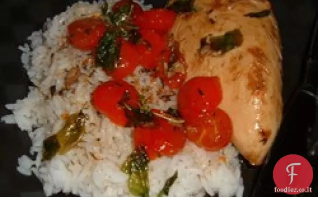 Pollo con pomodori d'uva e basilico fritto