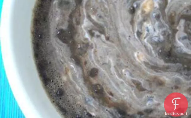 Zuppa di lenticchie nere e fagioli neri