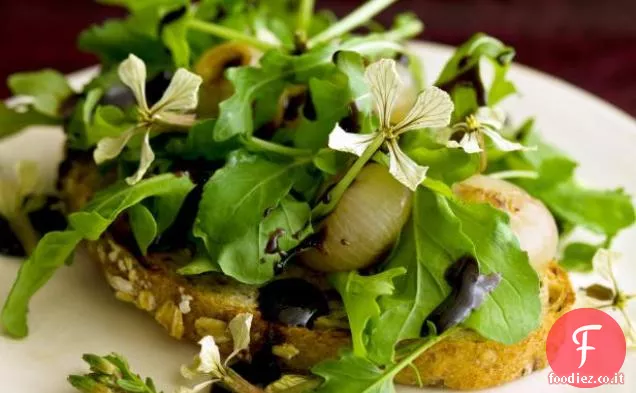 Cipollini Brasati al burro con Rucola e Sciroppo Balsamico su Toast Multi-grain