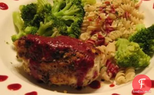 Rollup di Brie Pecan con salsa di lamponi