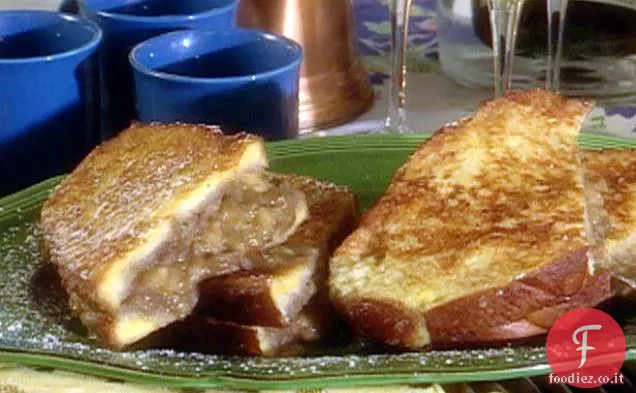 Toast francese con banane e noci