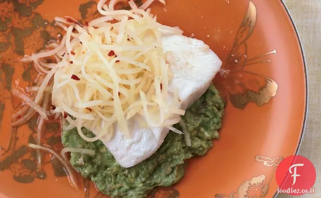 Halibut con poltiglia di avocado e Papaya verde Slaw