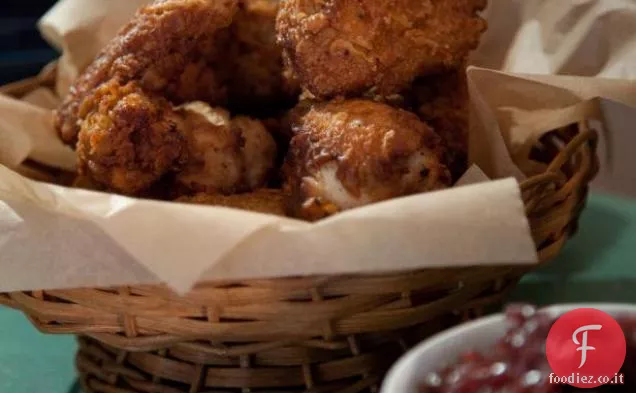 Pollo fritto in un cestino