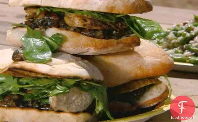 Panino al pollo alla griglia con Vinaigrette ai funghi alla griglia