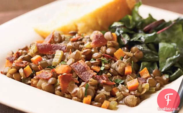 Pancetta, cipolla e padella di lenticchie marroni