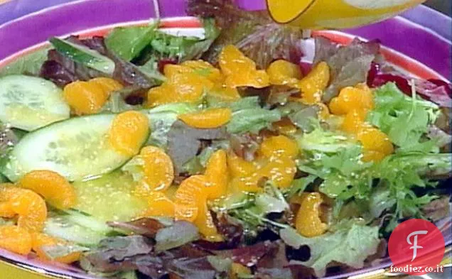 Insalata mista di verdure per bambini con mandarini