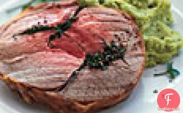 Coscia di agnello arrosto con menta, aglio e purea di fagioli di Lima