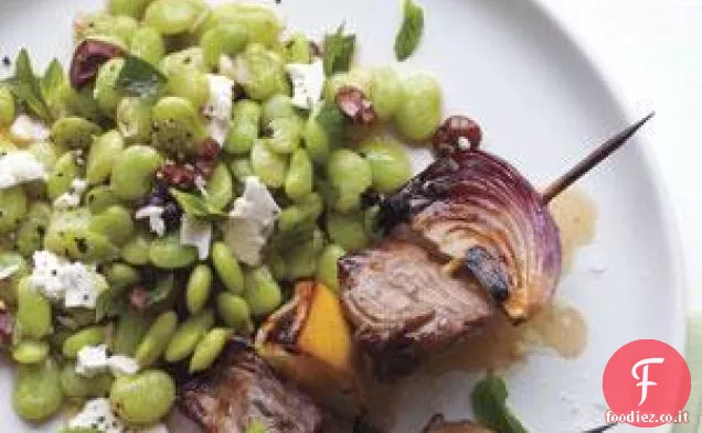 Spiedini di agnello con insalata di fagioli di Lima
