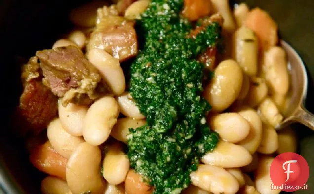 Stufato di fagioli e prosciutto di Lima con prezzemolo-rosmarino Pistou