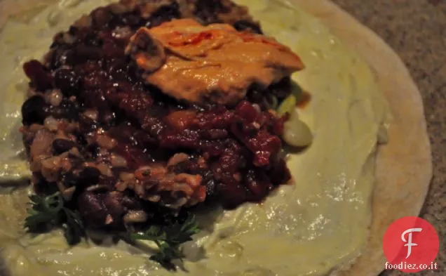 Burritos di fagioli neri con salsa cremosa di Chipotle