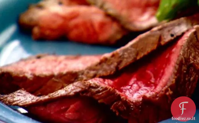 Bistecca di fianco marinata al lime con insalata di erbe