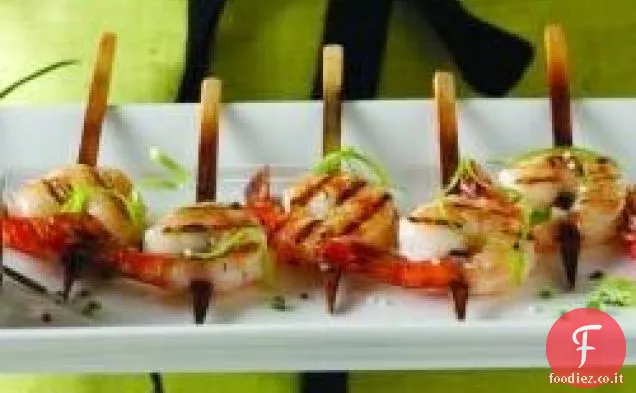 Lecca lecca di gamberetti con salsa di immersione al peperoncino all'ananas