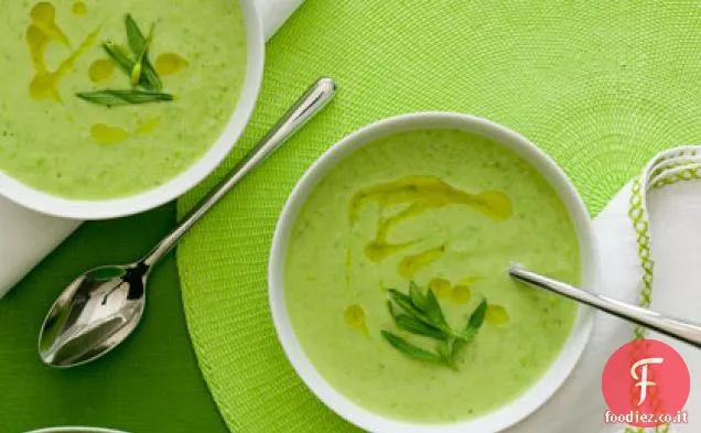 Zuppa di piselli avocado con olio di erbe
