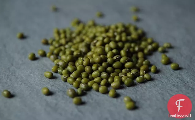 Zuppa di fagioli Mung e gamberetti (ginisang Monggo)