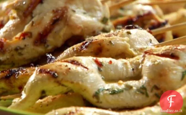 Bastoncini di Souvlaki di pollo con salsa di immersione allo yogurt