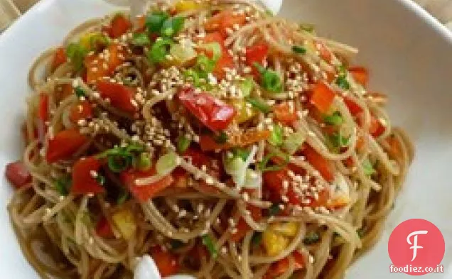 Insalata di noodle al sesamo