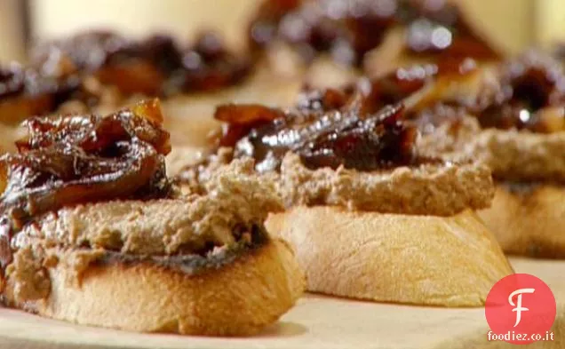 Crostini di Patè di Fegato di Pollo con Cipolle Balsamiche
