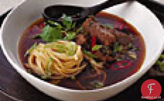 Zuppa di spaghetti di manzo taiwanese