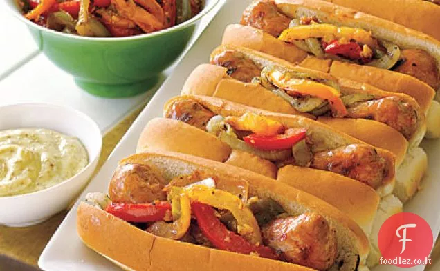 Salsicce alla griglia con composta di peperoni misti