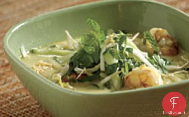 Zuppa di noodle piccante con gamberetti e latte di cocco