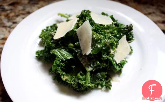 Cena stasera: Insalata Kale Caesar con acciughe