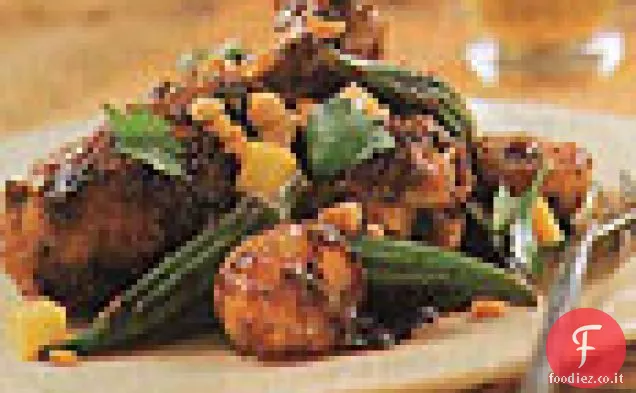 Cosce di pollo al curry con gombo e patate