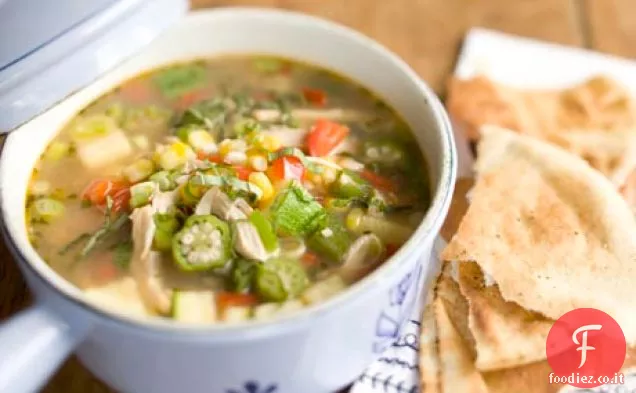Zuppa di pollo e verdure estive