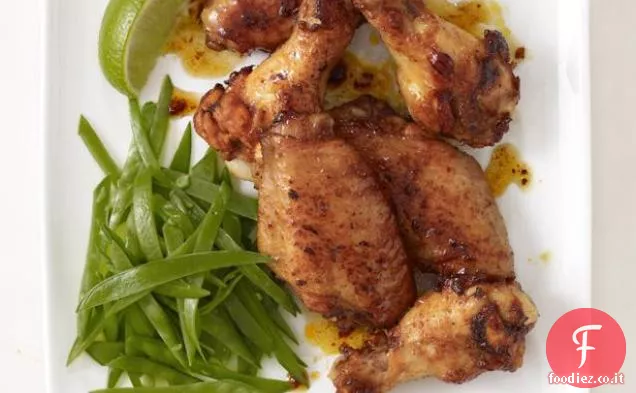 Ali di pollo glassate al miele con piselli di neve