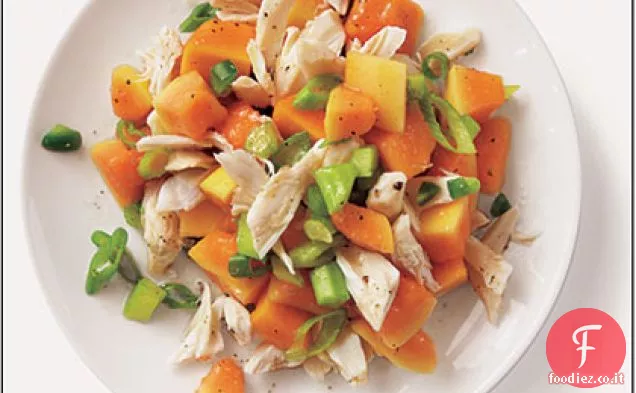 Insalata piccante di granchio e papaia