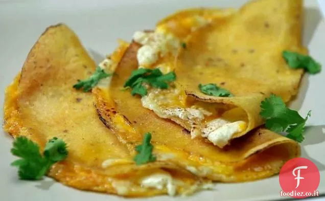 Quesadilla con Formaggio di capra, Asparagi, Funghi e Salsa di Tomatillo arrosto